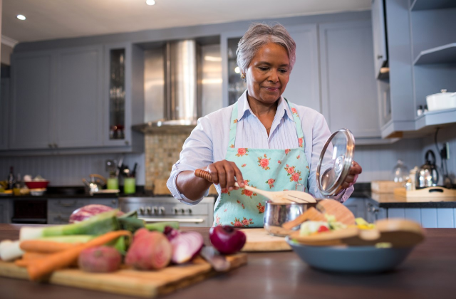 Alimentação na terceira idade: 5 cuidados essenciais que devemos tomar