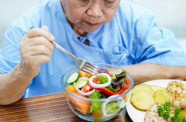 Alimentação saudável: qual a importância para os idosos?